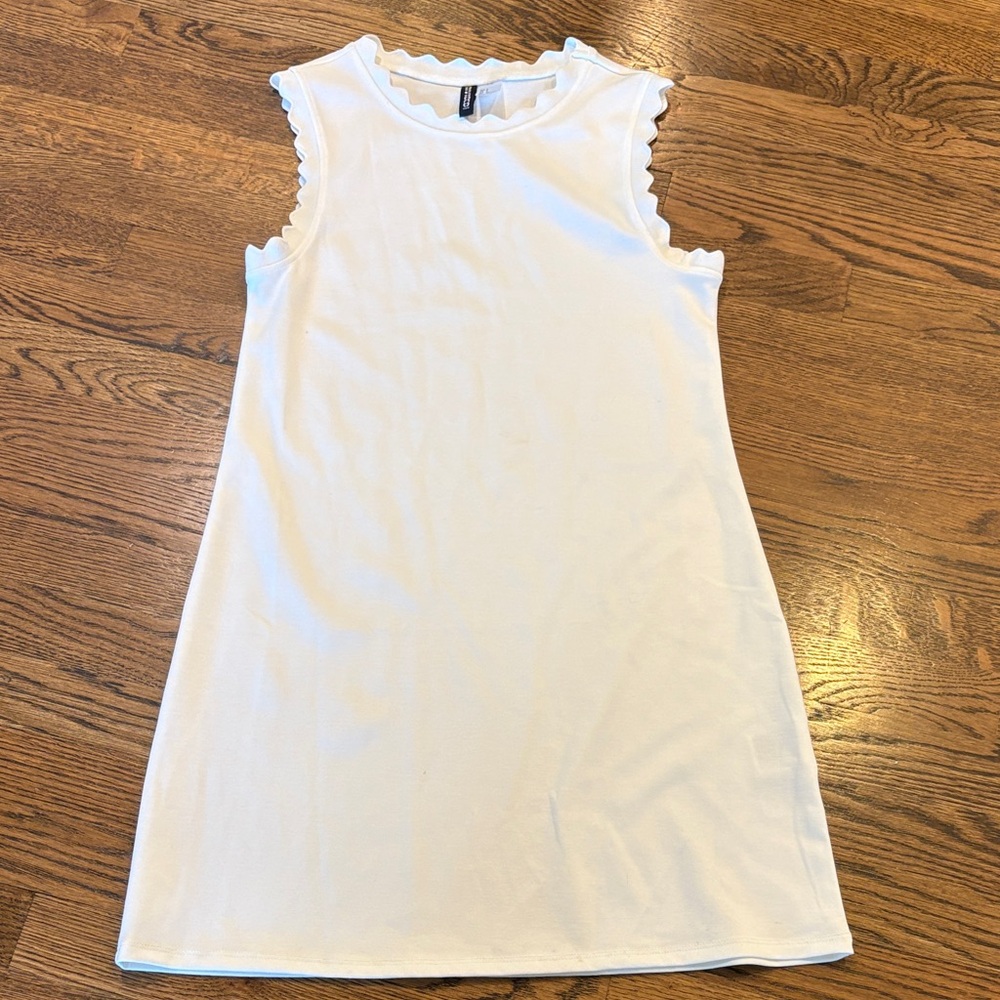 Divided White Sleeveless Scallop Trim Shift Dress, s